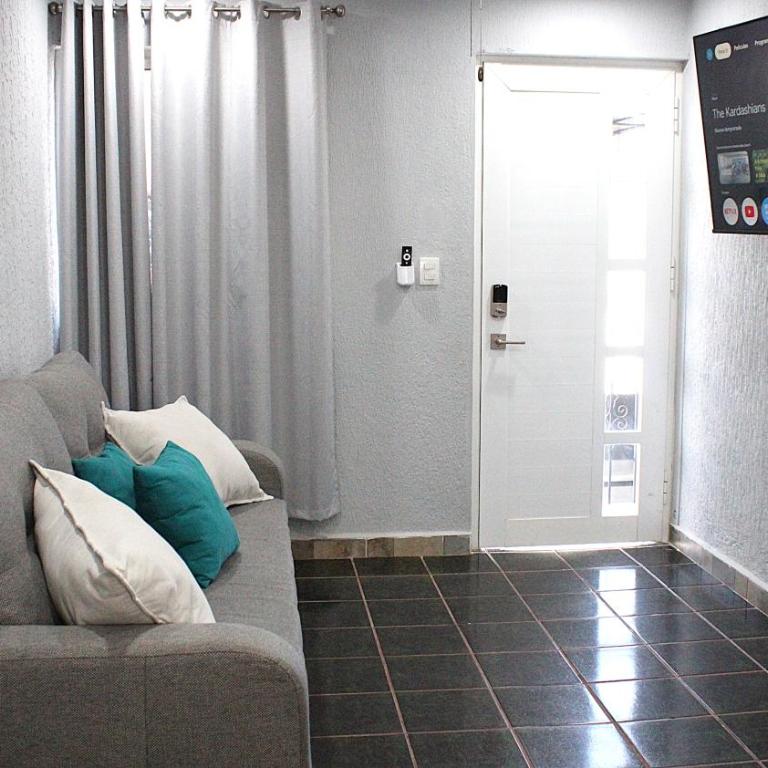 Hospedaje Casasantour, Comodo apartamento de 3 habitaciones, a 10 min en vehiculo del Zocalo de Oaxaca - Apartamento de 3 dormitorios - 10
