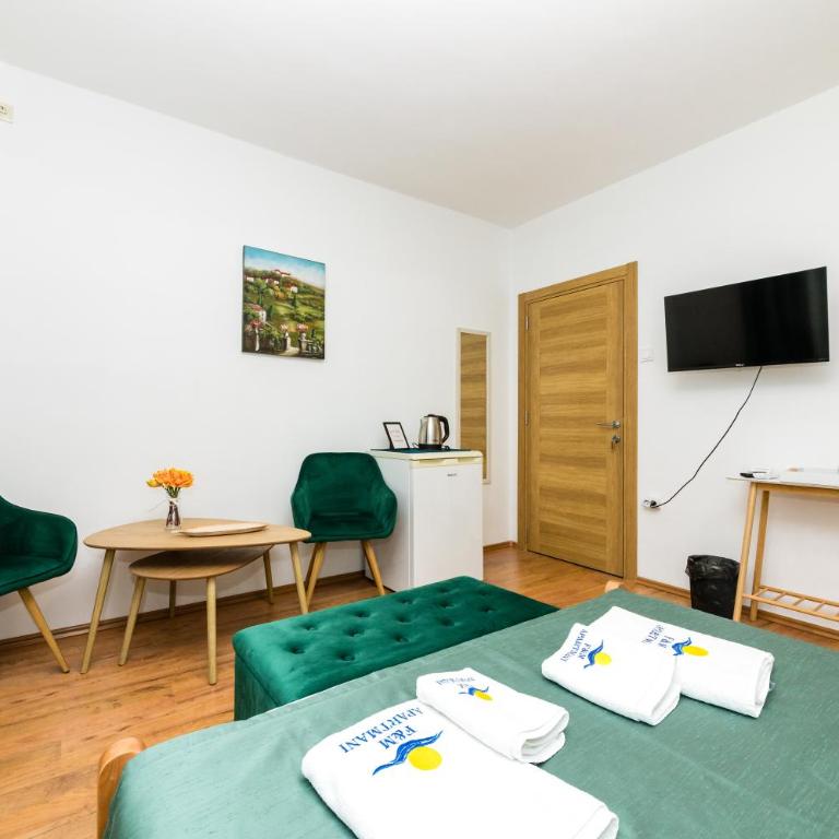 Apartmani F&M - Two-Bedroom Apartment - 19