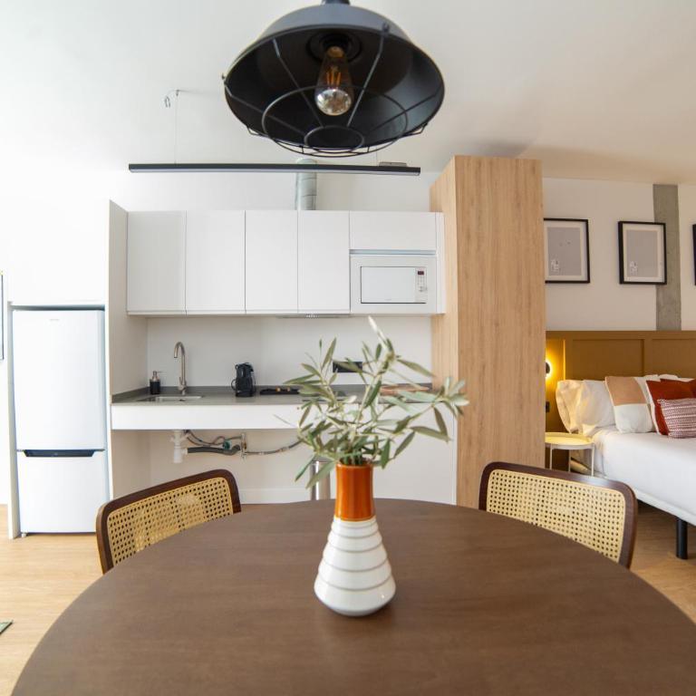 The 153 Hotel - Queen Studio - Disability Access - 2