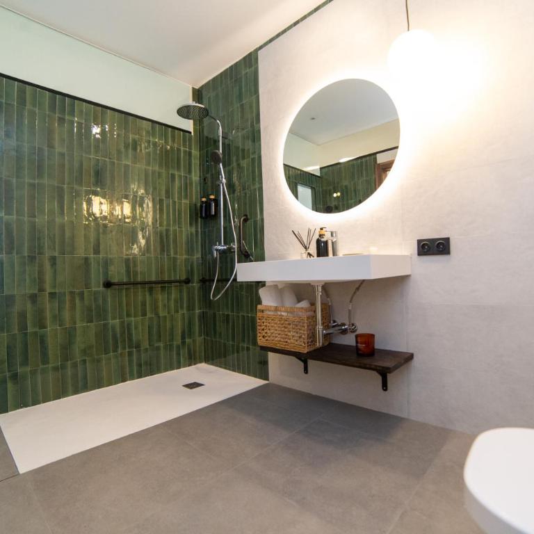 The 153 Hotel - Queen Studio - Disability Access - 9