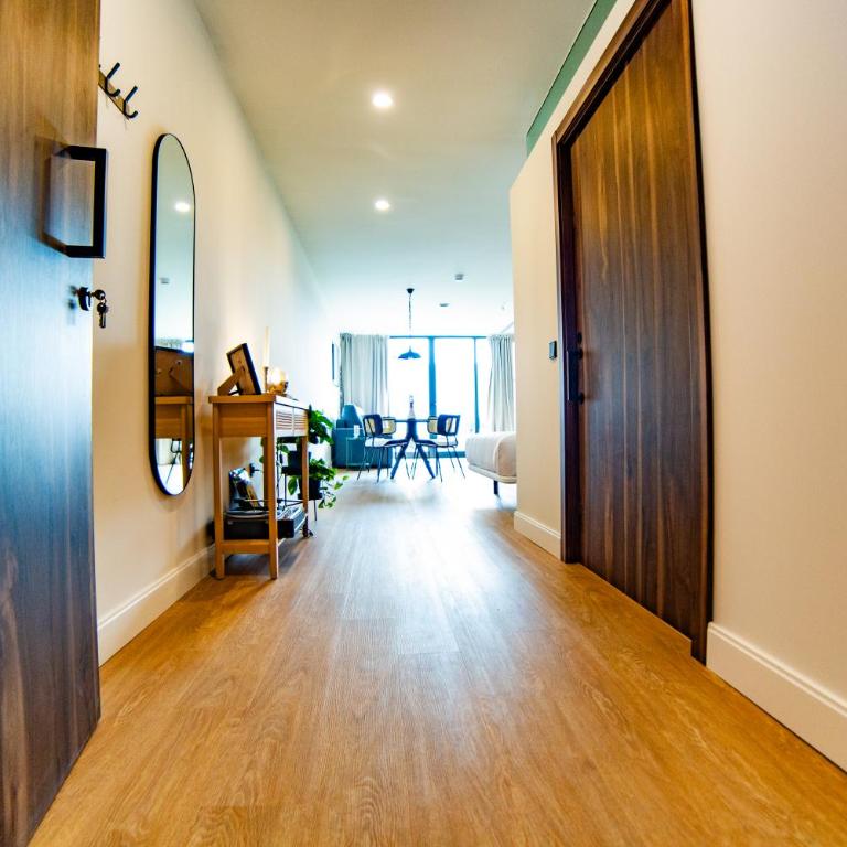 The 153 Hotel - Queen Studio - Disability Access - 6