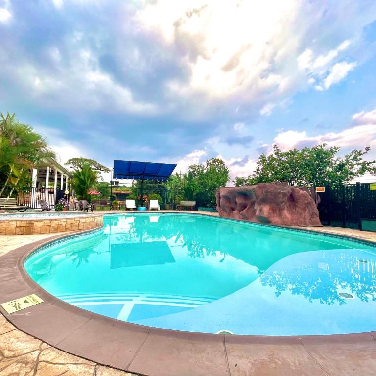 Escápate al Rancho de Willy, diversión y descanso - Five-Bedroom House - 5