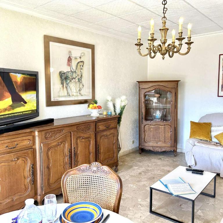 Appartement 3 pièces à Fréjus avec piscine partagée, près du centre - FR-1-226A-205 - Apartment - 2