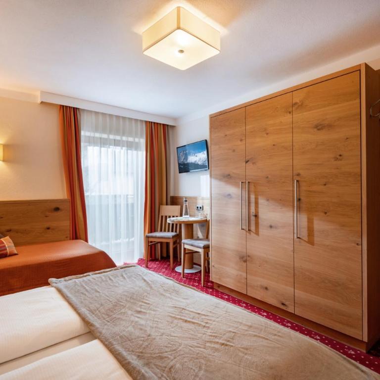 Hotel Garni Birkenhof - Dreibettzimmer mit Bergblick - 5