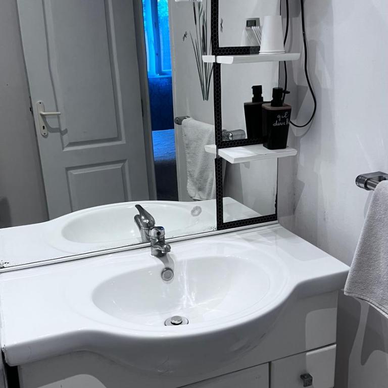 La Chaumiere d Agde - Chambre Double Confort avec Douche - 5