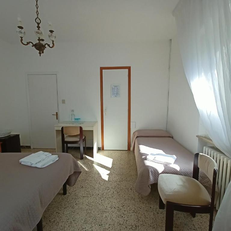 BeeLiving Room&Breakfast - Camera Familiare con Bagno Privato - 11