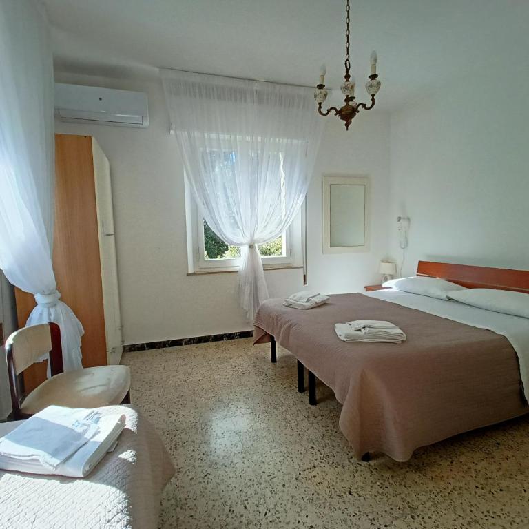 BeeLiving Room&Breakfast - Camera Familiare con Bagno Privato - 12
