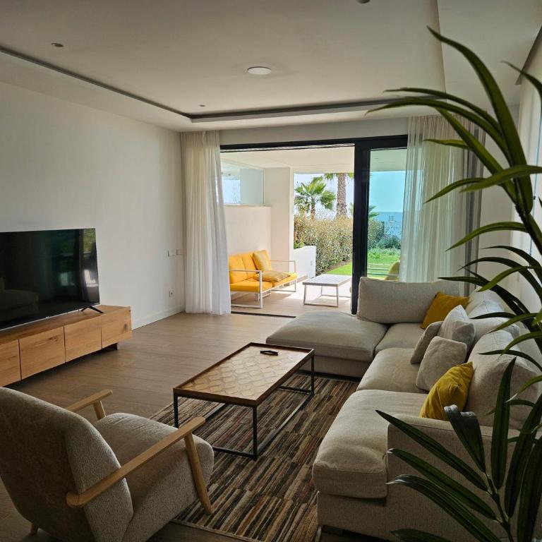 Elegant 3 Bedroom Home next to Santa Clara Golf - Three-Bedroom Apartment - 3