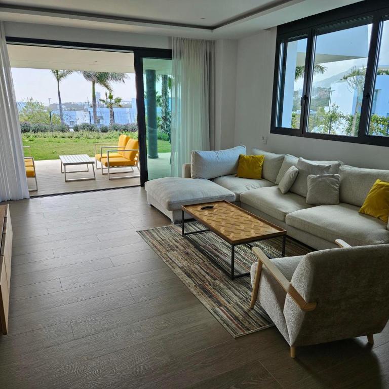 Elegant 3 Bedroom Home next to Santa Clara Golf - Three-Bedroom Apartment - 6