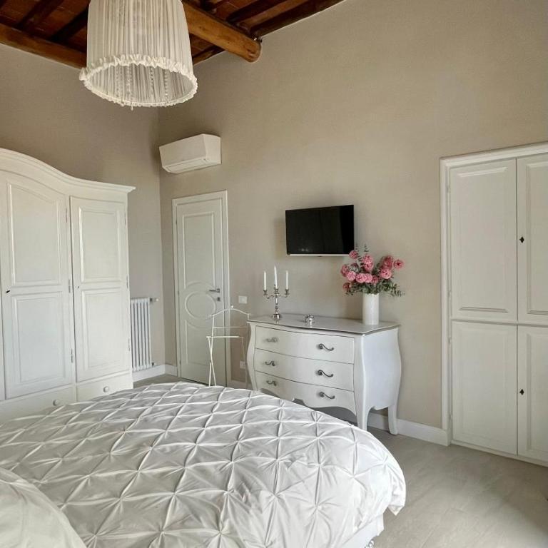 BELVEDERE Luxury Apartment, view on the Lucca Walls - Two-Bedroom Apartment - 14