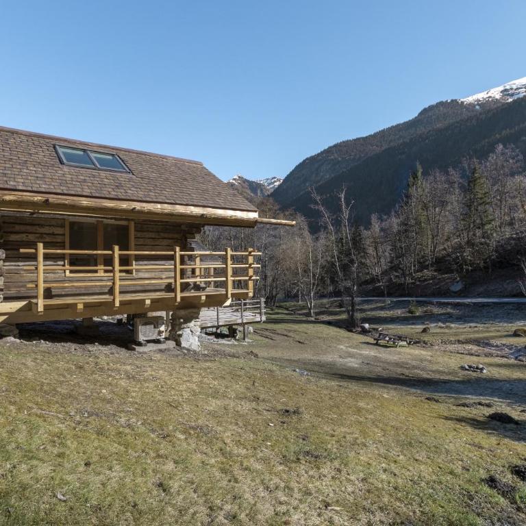Chalet L'Oratoire & Mazot - Renovated Historic Chalet - Huge Garden & Separate Cabin for 2 - Chalet - 15