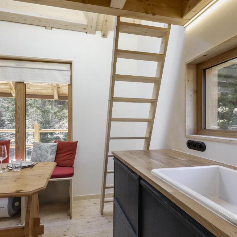 Chalet L'Oratoire & Mazot - Renovated Historic Chalet - Huge Garden & Separate Cabin for 2 - Chalet - 17