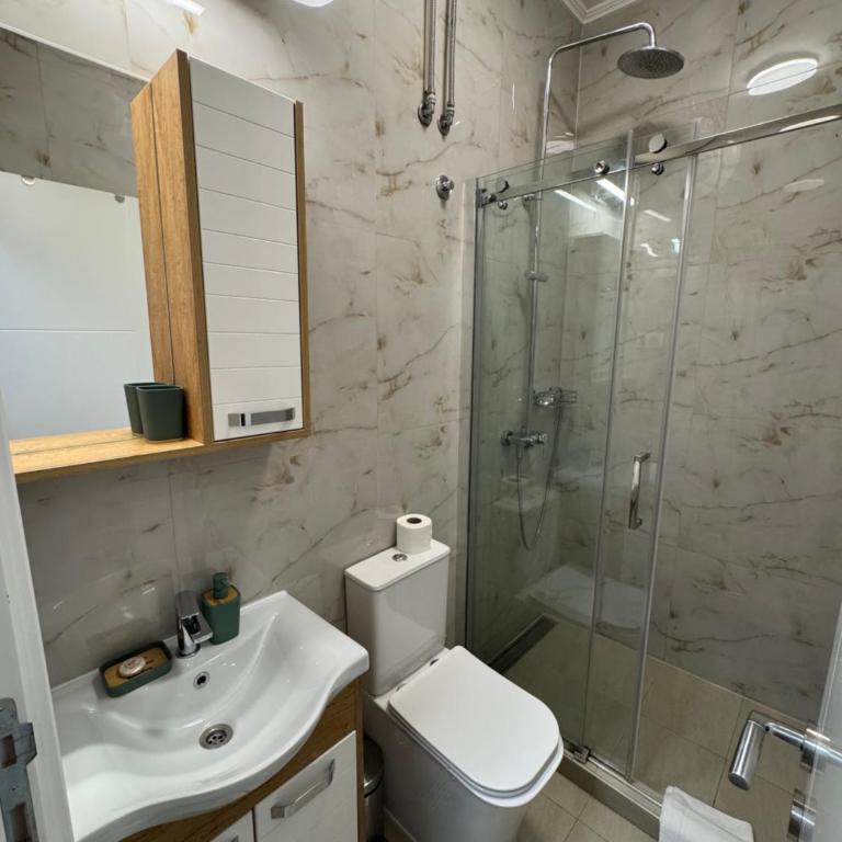 Story Lux - Dvokrevetna Soba sa Bračnim Krevetom i Sopstvenim Kupatilom - 1