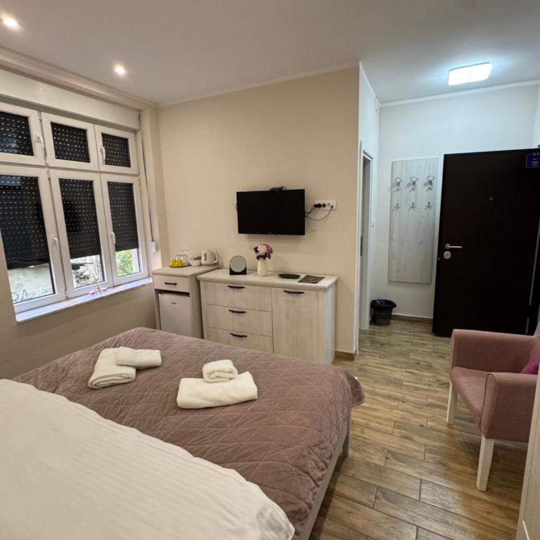 Story Lux - Dvokrevetna Soba sa Bračnim Krevetom i Sopstvenim Kupatilom - 6