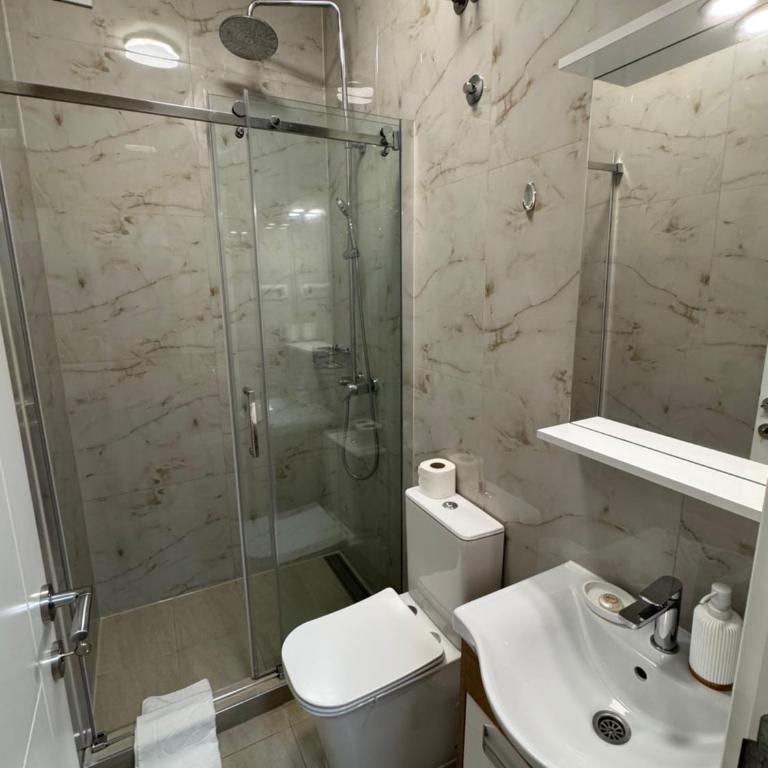 Story Lux - Dvokrevetna Soba sa Bračnim Krevetom i Sopstvenim Kupatilom - 3