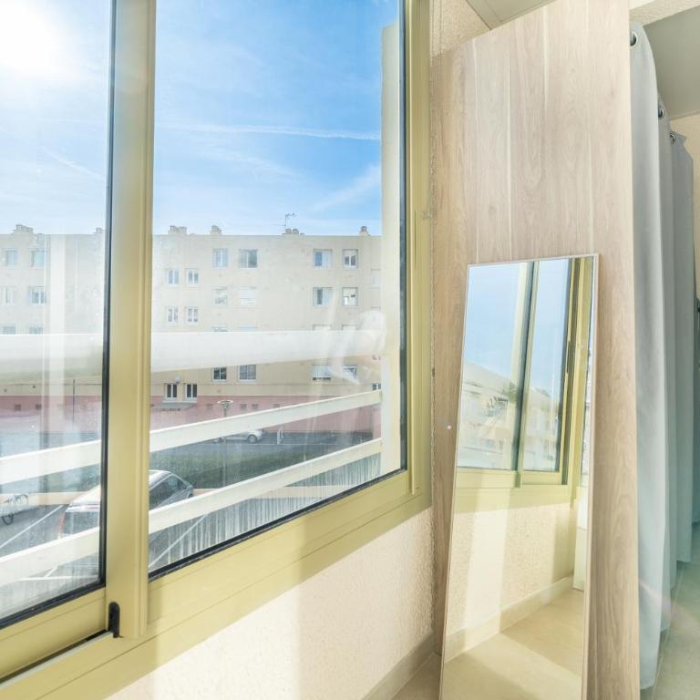 2 pièces Calme Proche de la mer Parking en sous-sol - Appartement 1 Chambre - 8