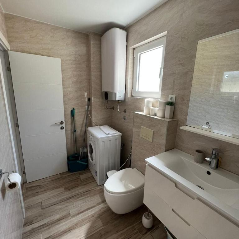 Sea view apartment in Bečići - One-Bedroom Apartment - 8