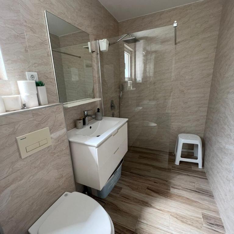 Sea view apartment in Bečići - One-Bedroom Apartment - 10