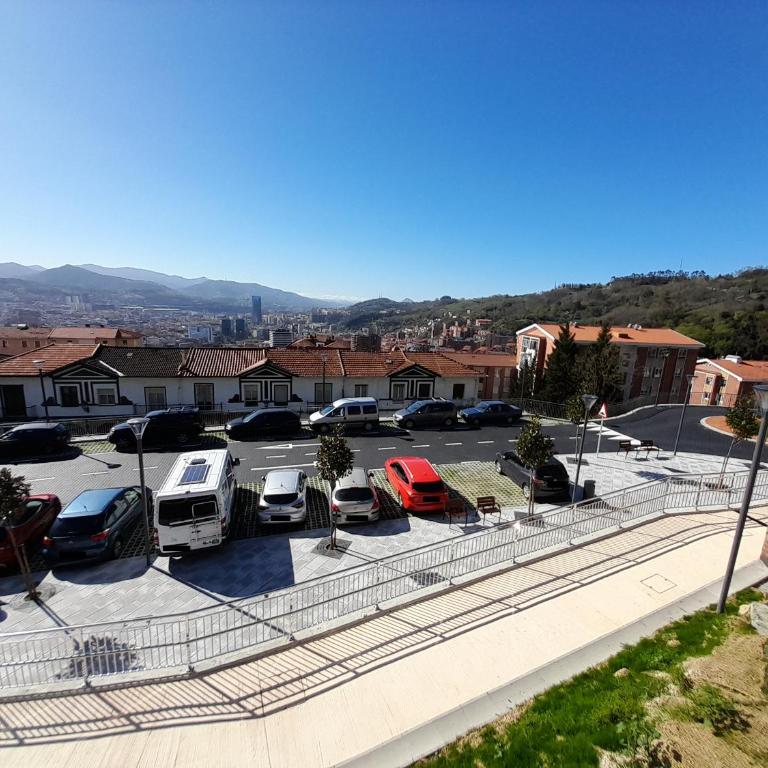 Rincón acogedor descubre la ciudad - Three-Bedroom Apartment - 28