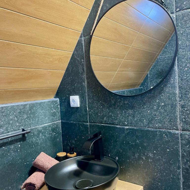 Mountain Dream - One-Bedroom Chalet - 13