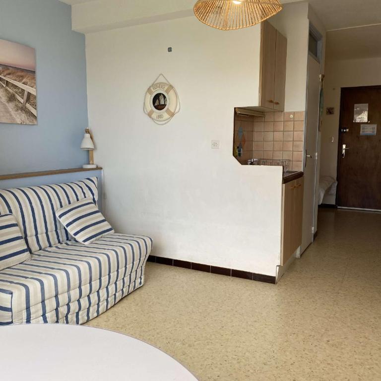 Appartement T1 climatisé avec cuisine équipée, TV, lave-linge, proche centre Balaruc-les-Bains - FR-1-553-258 - Apartment - 8