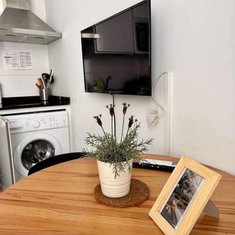 AR Lavapiés céntrico apartamento con patio - One-Bedroom Apartment - 5