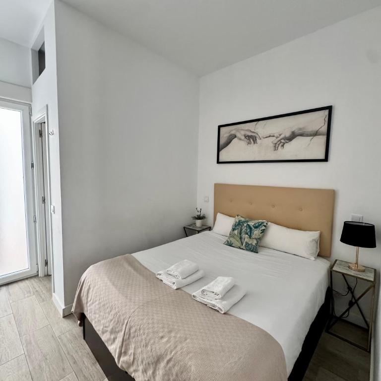 AR Lavapiés céntrico apartamento con patio - One-Bedroom Apartment - 12