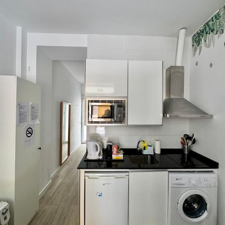 AR Lavapiés céntrico apartamento con patio - One-Bedroom Apartment - 8