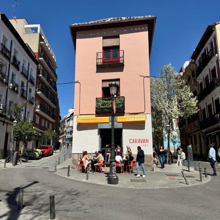 AR Lavapiés céntrico apartamento con patio - One-Bedroom Apartment - 27