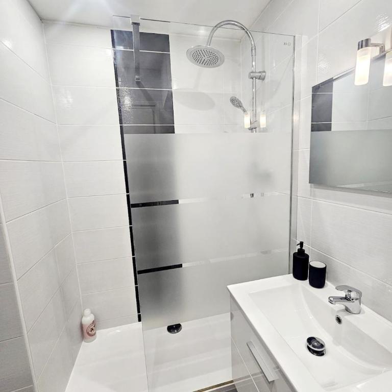 Studio climatisé centre port avec Piscine & Parking - One-Bedroom Apartment - 18