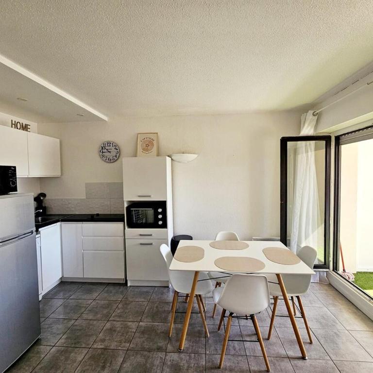 Studio climatisé centre port avec Piscine & Parking - One-Bedroom Apartment - 3