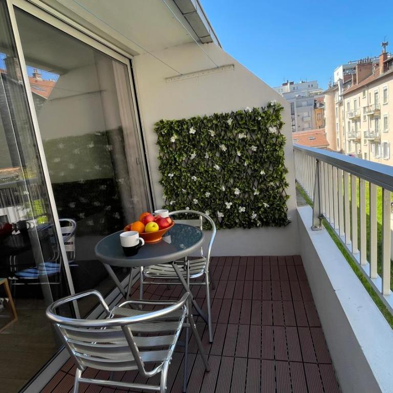 Studio plein centre, calme, parking inclus, piscine et gardien - Studio-Apartment - 1