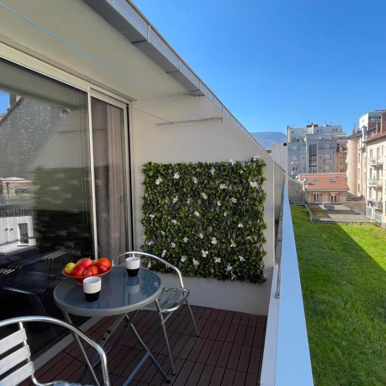 Studio plein centre, calme, parking inclus, piscine et gardien - Studio-Apartment - 23