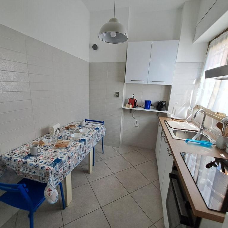 Torre Spaccata Apartment for 6 with parking - Apartment mit 2 Schlafzimmern und Balkon - 8