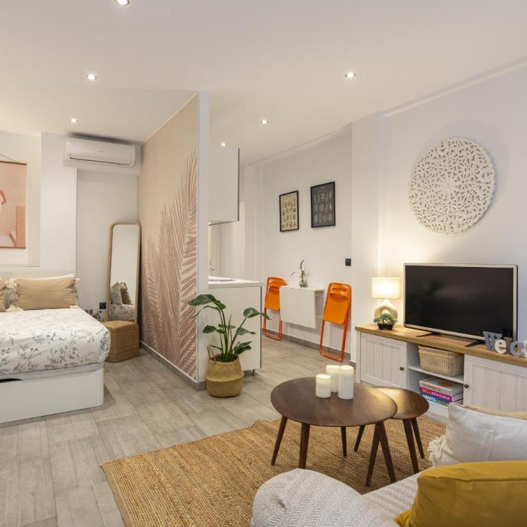 -MalagaSunApts- Quiet courtyard Andes Perez - Estudio - 1