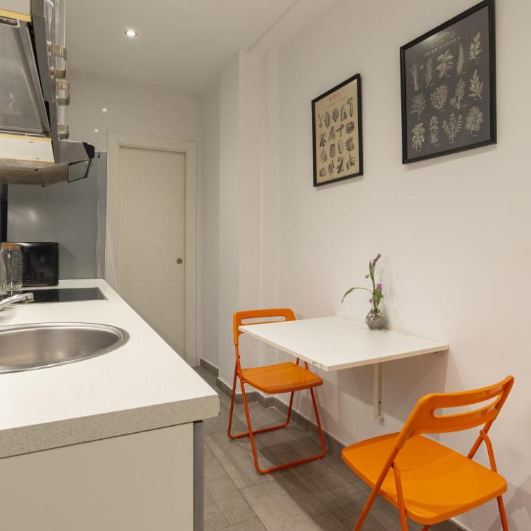 -MalagaSunApts- Quiet courtyard Andes Perez - Estudio - 17