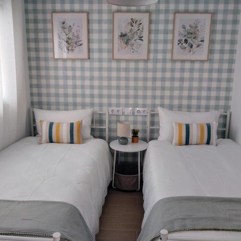 Alojamientos Cayetino, parking gratuito - Two-Bedroom Apartment - 6