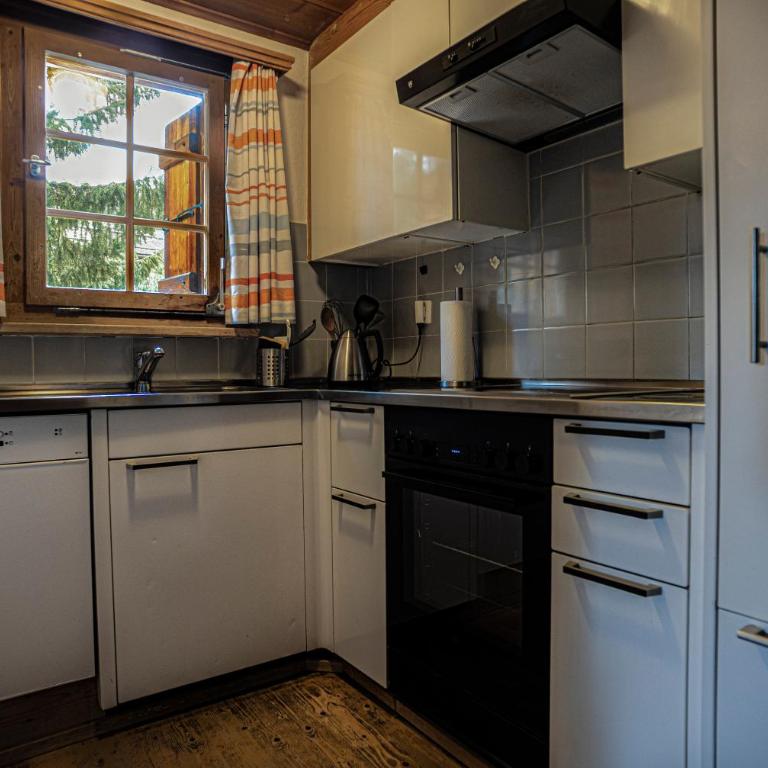Haus 1 - 4.5 Zimmer Haus in ruhiger Wohngegend mit Garten - Apartment mit 3 Schlafzimmern - 3