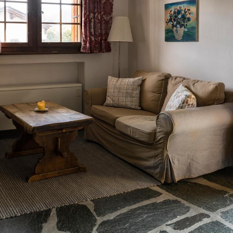Haus 1 - 4.5 Zimmer Haus in ruhiger Wohngegend mit Garten - Apartment mit 3 Schlafzimmern - 2