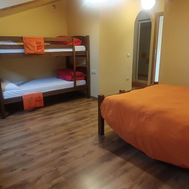 Mora de Nuei - Habitación Familiar con baño privado - 10