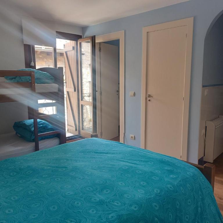 Mora de Nuei - Habitación Familiar con baño privado - 9