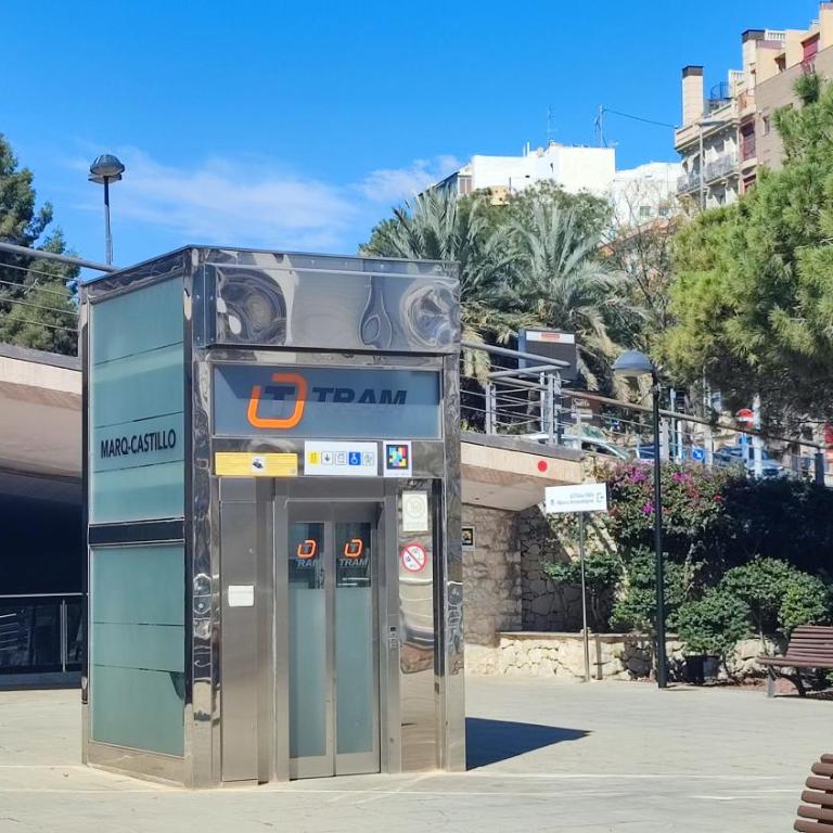 Alicante Big Holiday - Three-Bedroom Premium Apartment with Balcony - 29