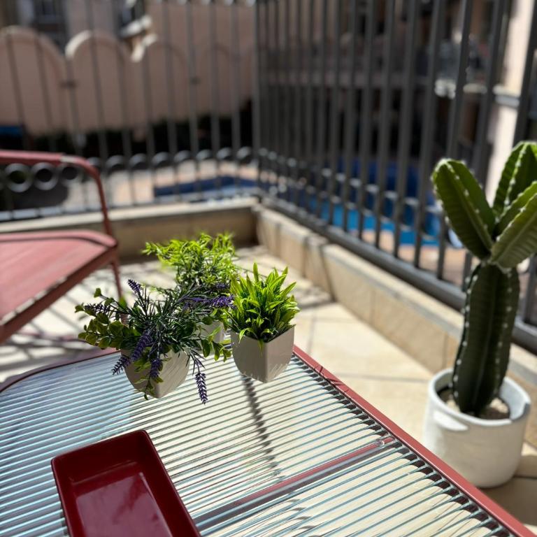 Casa Tita - Exclusivo Apartamento con Gran Terraza y Vistas a la Piscina en Lloret de Mar - Apartamento de 2 dormitorios - 2