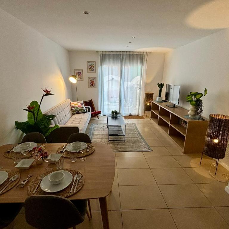 Casa Tita - Exclusivo Apartamento con Gran Terraza y Vistas a la Piscina en Lloret de Mar - Apartamento de 2 dormitorios - 10