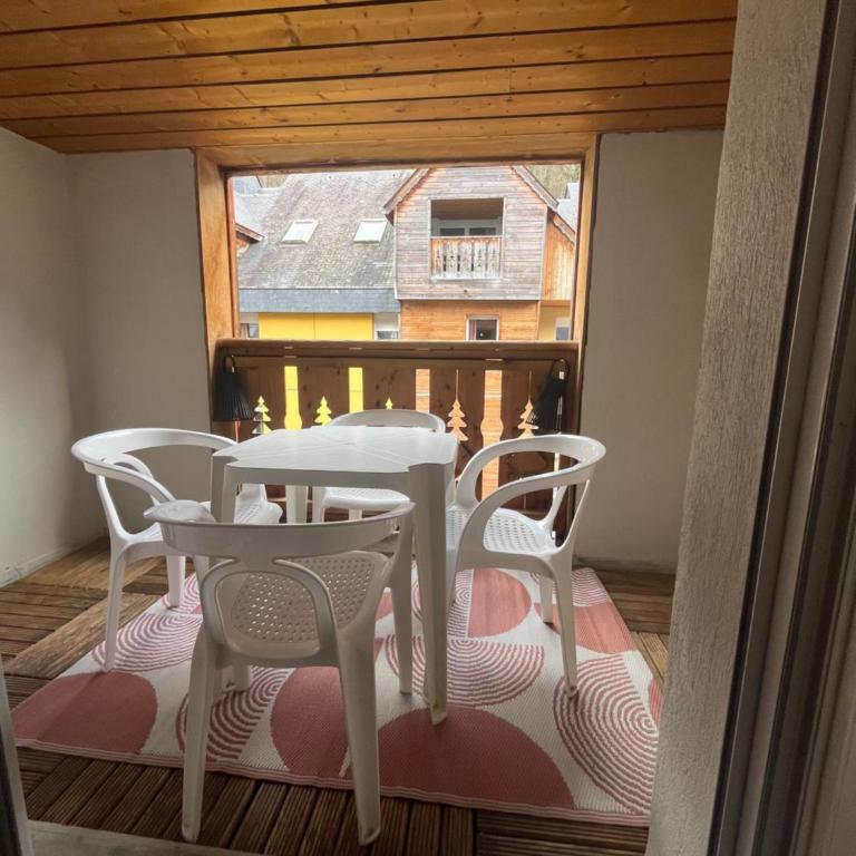 Appartement 2-4 personnes avec 1 chambre - Résidence les 100 lacs à Cauterets avec balcon et piscine chauffée - Appartement 1 Chambre - 17