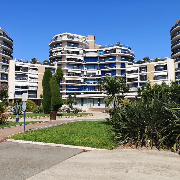 Mandelieu Iselette du Riou - One-Bedroom Apartment - 10