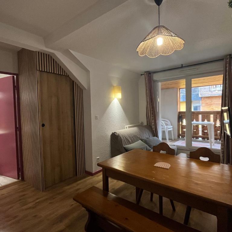 Appartement 2-4 personnes avec 1 chambre - Résidence les 100 lacs à Cauterets avec balcon et piscine chauffée - Appartement 1 Chambre - 8