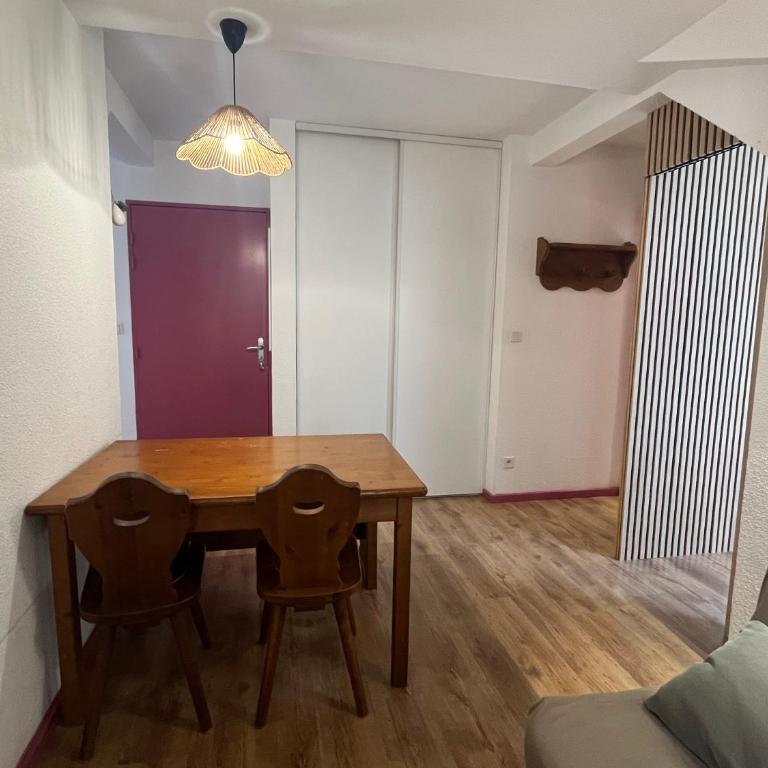 Appartement 2-4 personnes avec 1 chambre - Résidence les 100 lacs à Cauterets avec balcon et piscine chauffée - Appartement 1 Chambre - 10