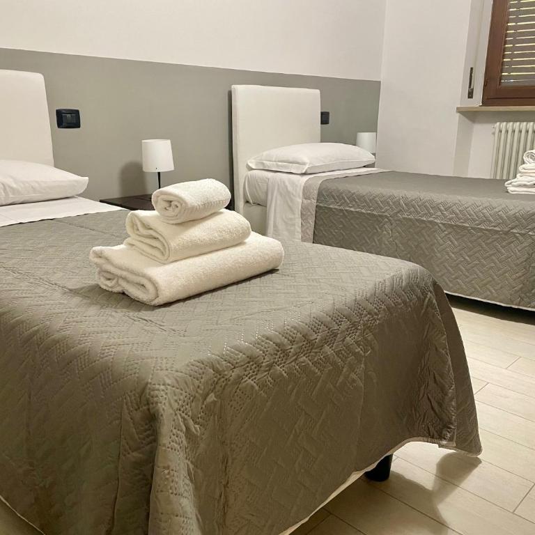 Domus Pellicciai - Standard Twin Room with Shared Bathroom - 9
