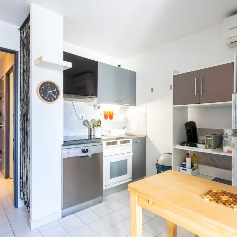 Chez Hervé - Charmant appartement avec piscine et parking - Two-Bedroom Apartment - 12